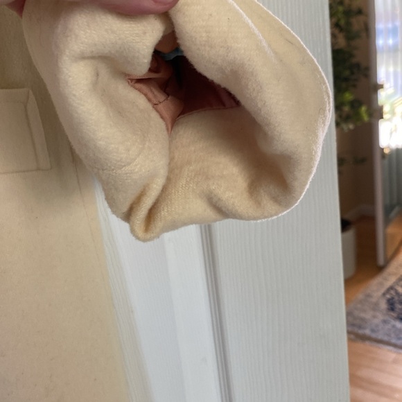 Cream wool coat. Fully lined. Size 14/16. - Picture 2 of 10